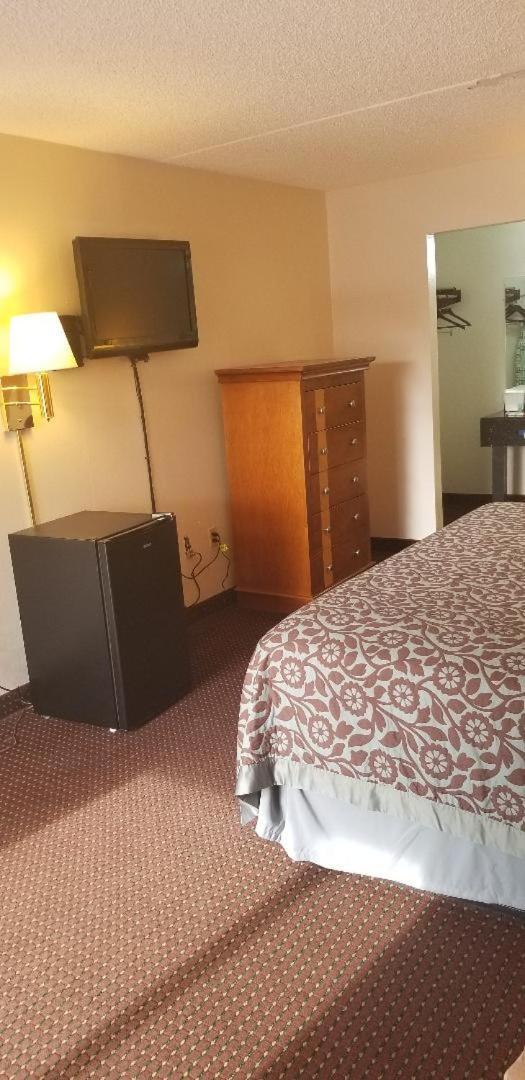 Americas Best Value Inn Holly Springs Exterior photo